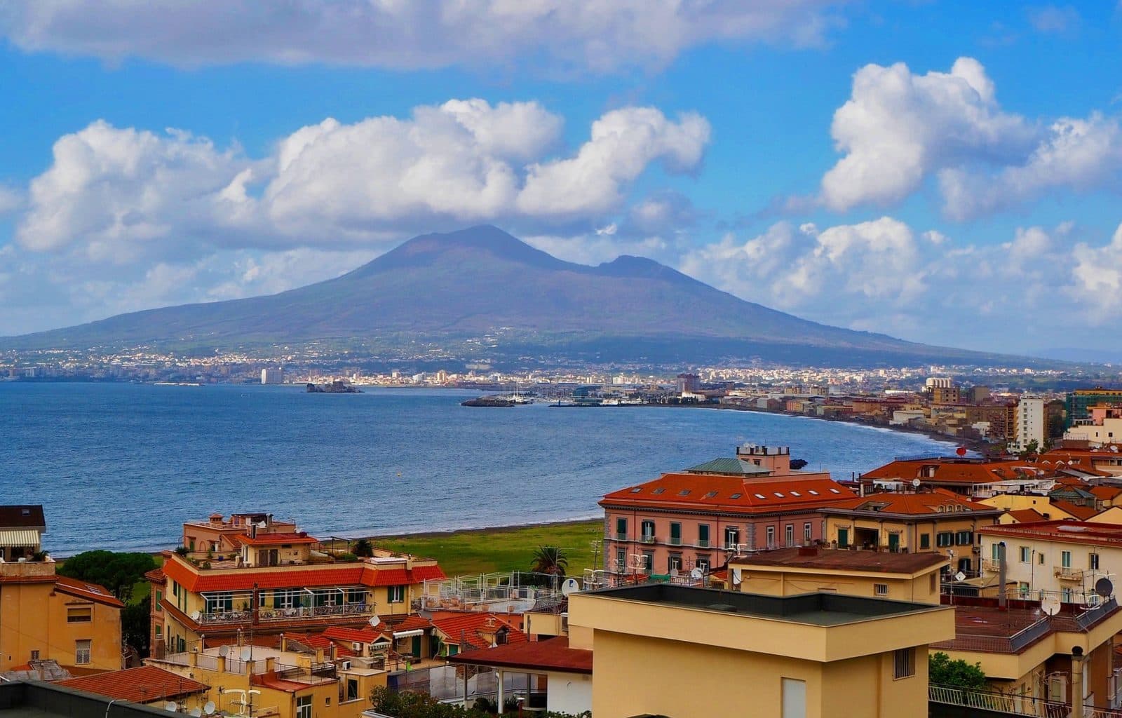 Napoli — il golfo con il Vesuvio sullo sfondo